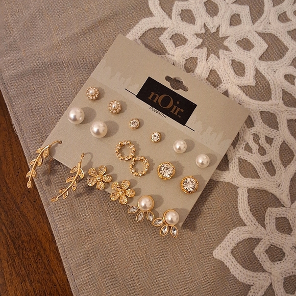 NOIR, NWT, Occasion Various Rhinestone, Pearl Gold Earring Set - Picture 3 of 5
